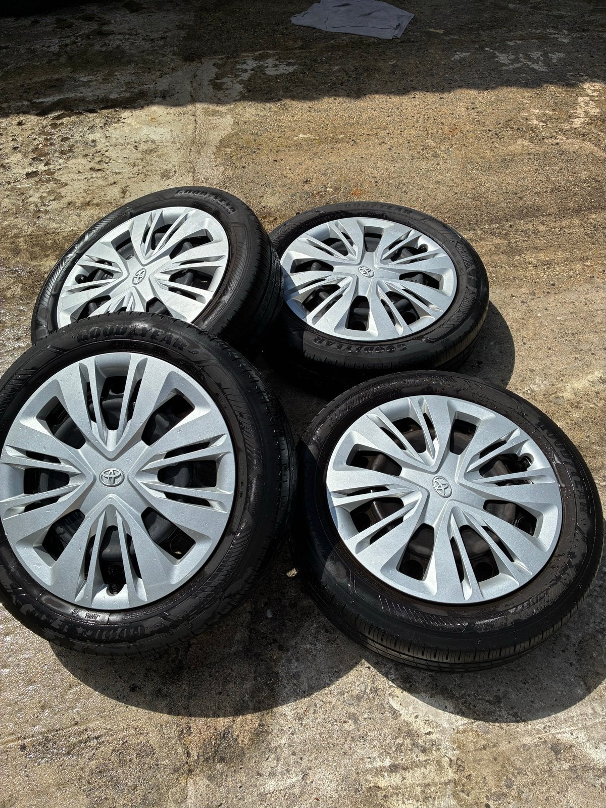 175 65 17 Goodyear 4 banden met velgen Toyota Aygo X, Auto-onderdelen, Banden en Velgen, Ophalen, 175 mm, Banden en Velgen, Nieuw