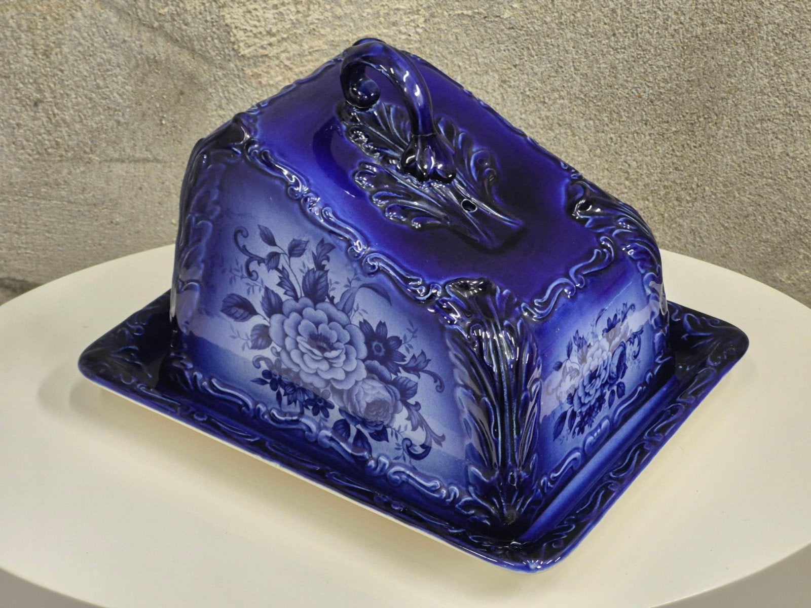 8Prachtige Antieke Staffordshire Kaasstolp Flow Blue Oldcour, Antiek en Kunst, Ophalen of Verzenden
