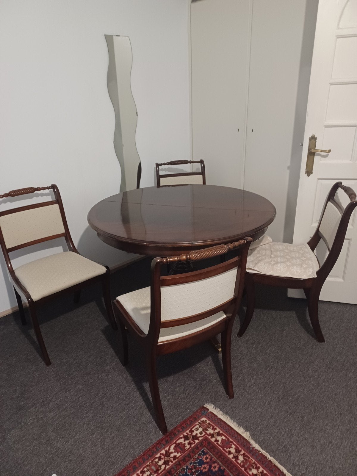 Klassieke ronde eettafel met 4 stoelen, Ophalen of Verzenden