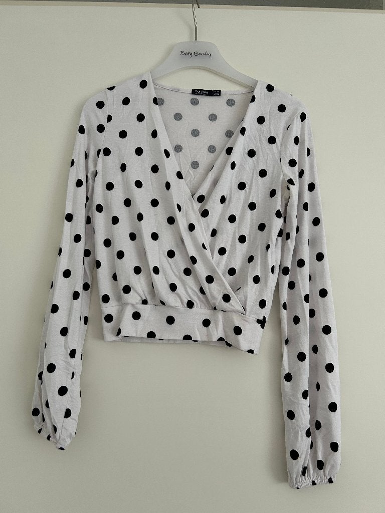 :Leuke top van Bershka, Wit, Zo goed als nieuw, Zonder mouw, Maat 34 (XS) of kleiner