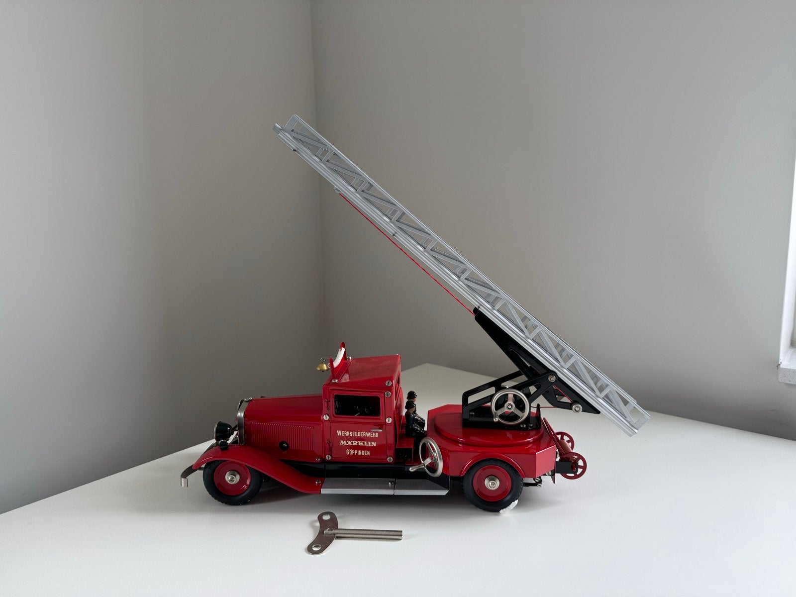 Märklin Brandweerwagen met Uitschuifbare Ladder - 1991, Ophalen, Zo goed als nieuw, Bus of Vrachtwagen