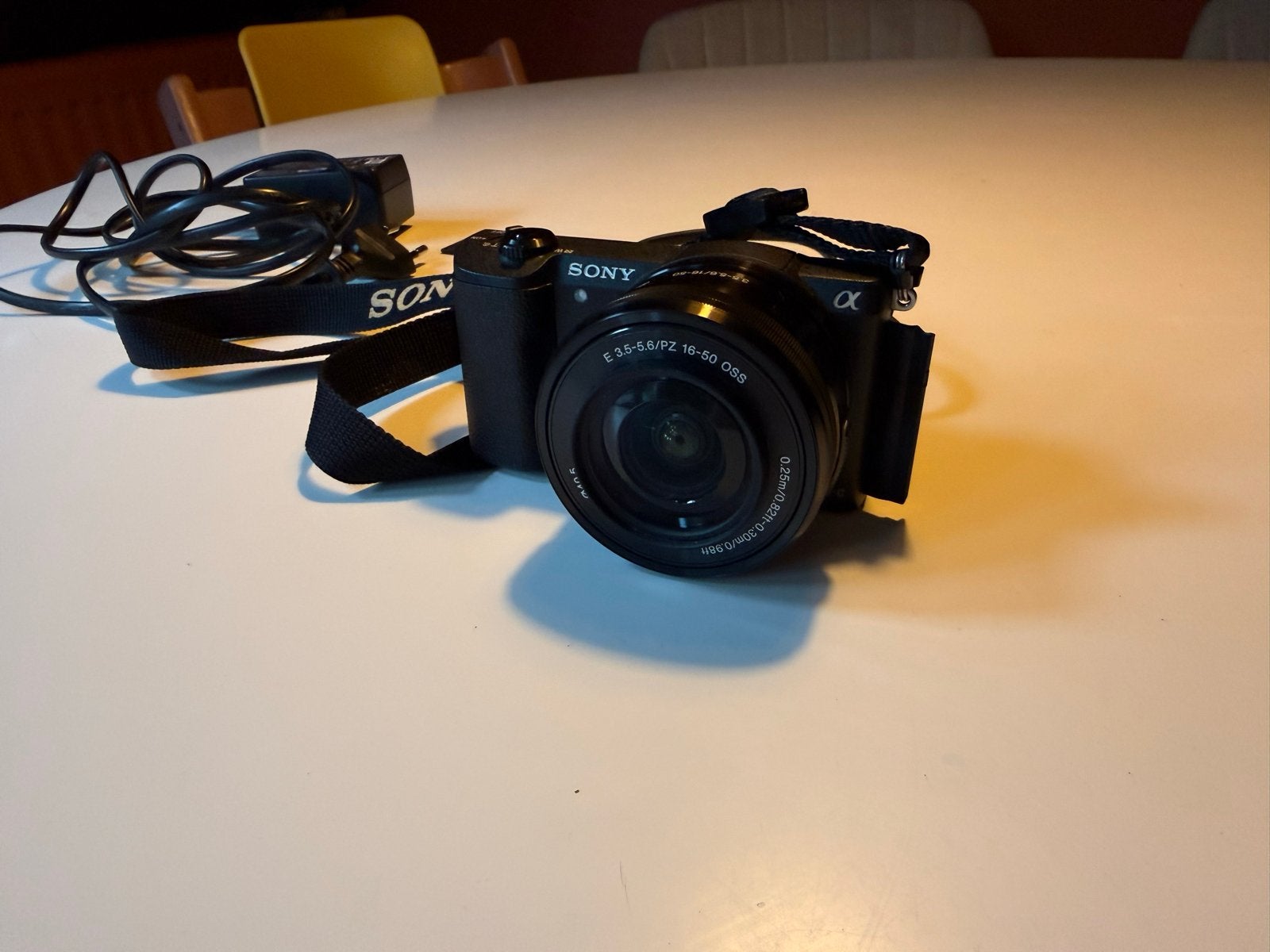 Sony Alpha a5000 Systeemcamera, 16-50mm lens + extra lens, Beeldstabilisatie, Ophalen of Verzenden, Zo goed als nieuw, 4 t/m 7 keer