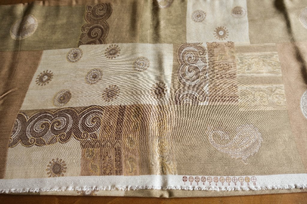lap bruine folklore stof, Overige materialen, Bruin, 120 cm of meer, Ophalen of Verzenden