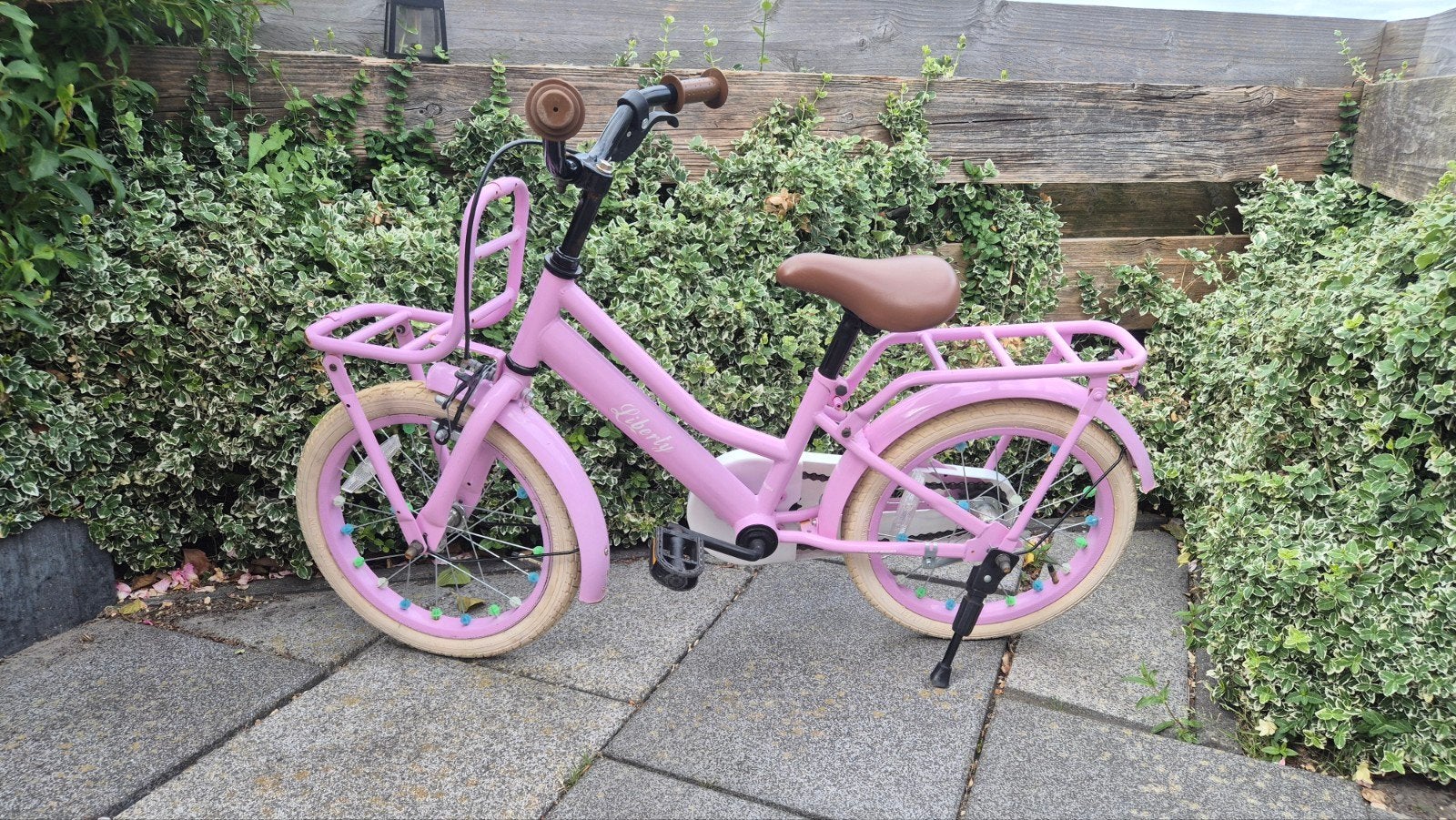 16 inch kinderfiets - Roze, Terugtraprem, Zijwieltjes, Liberty, Ophalen of Verzenden