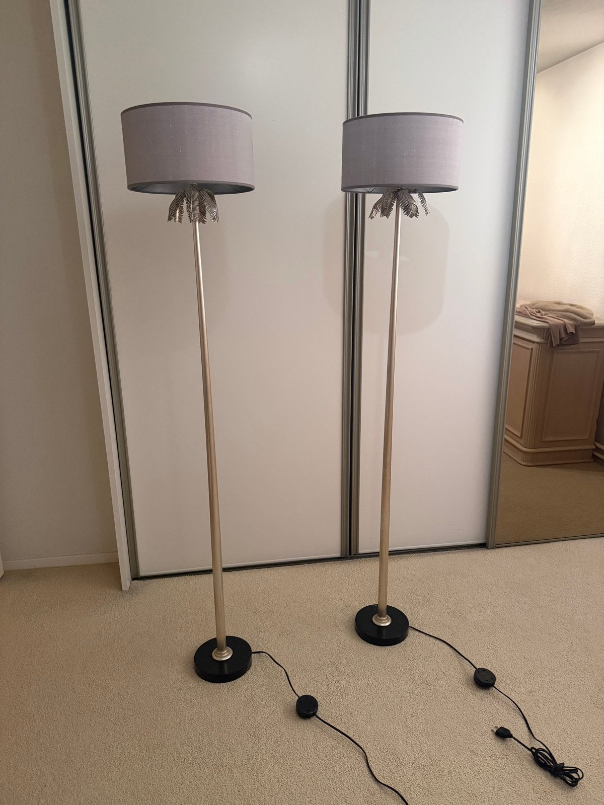 Set van 2 staande lampen met palmblad detail, Gebruikt, Metaal, 150 tot 200 cm, E27 (groot)