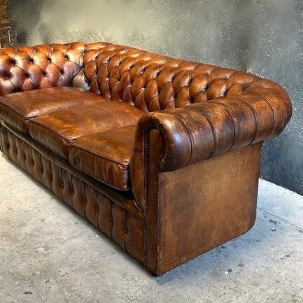 Origineel Engelse Chesterfield bank, Ophalen, Chesterfield Engels industrieel Landelijk klassiek, Zo goed als nieuw, Leer