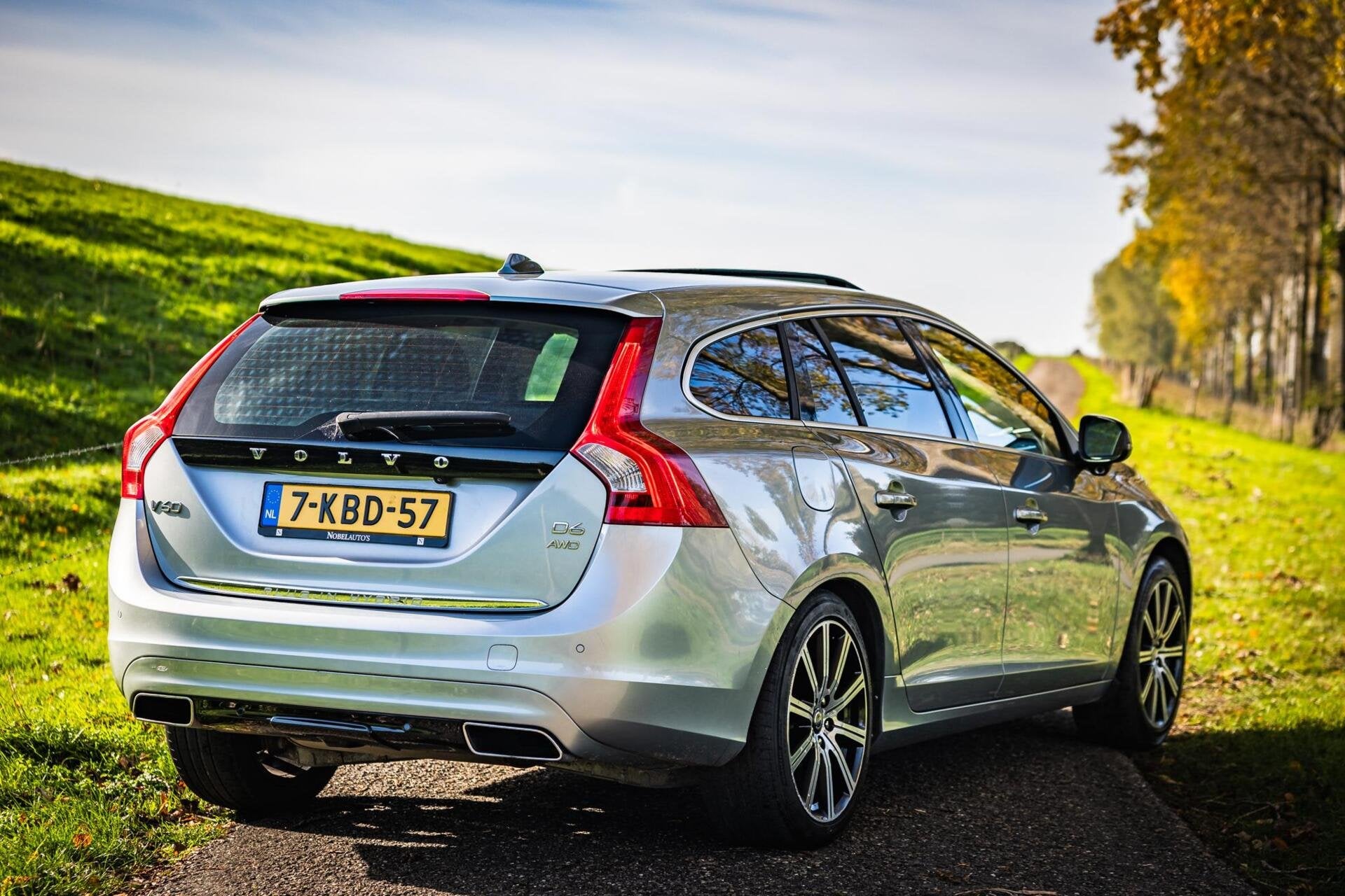 Volvo V60 2.4 D6 AWD Plug-In Hybrid Pure Limited |Nap |Pano, Auto's, Automaat, Euro 5, Met garantie (alle), 1848 kg