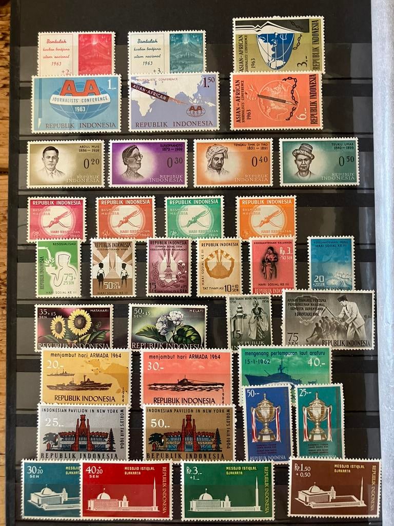 Republiek Indonesië Postzegels op album bladen, Ophalen of Verzenden, Buitenland