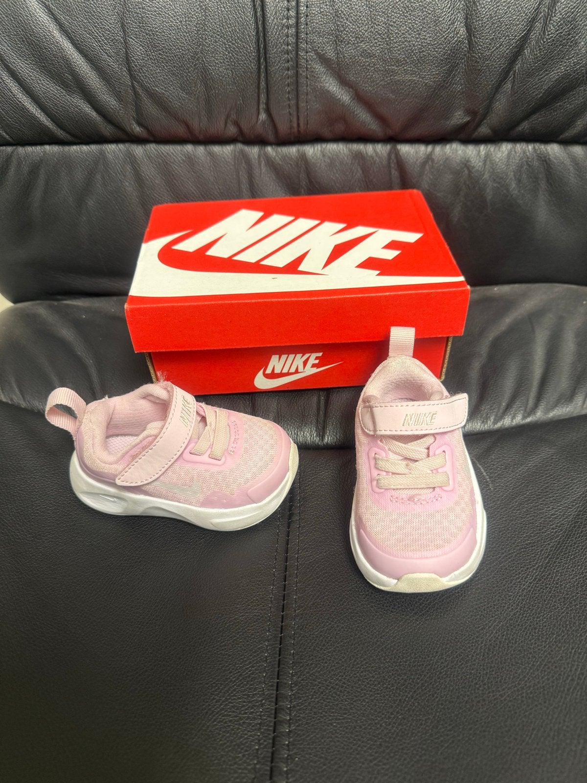 Roze Nike sportschoenen voor baby's - Maat 17, Ophalen of Verzenden, Nieuw, Meisje, Sportschoenen