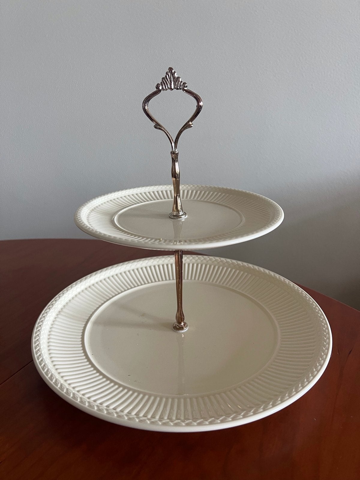 Wedgwood Edme etagère 2-laags en twee borden, Ophalen