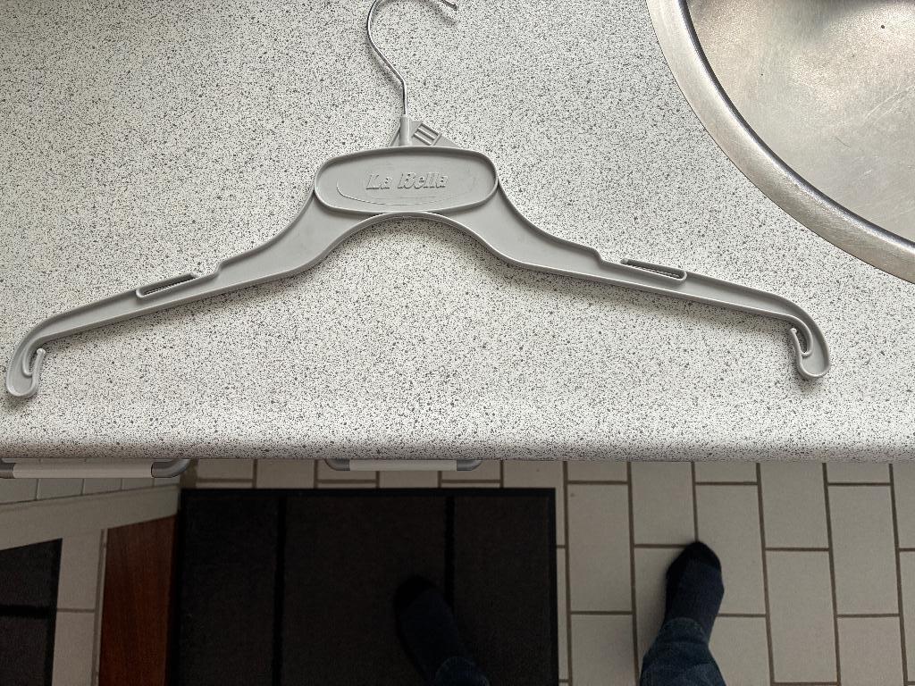 Te koop (kleding)hangers, Ophalen, Zo goed als nieuw, Kunststof
