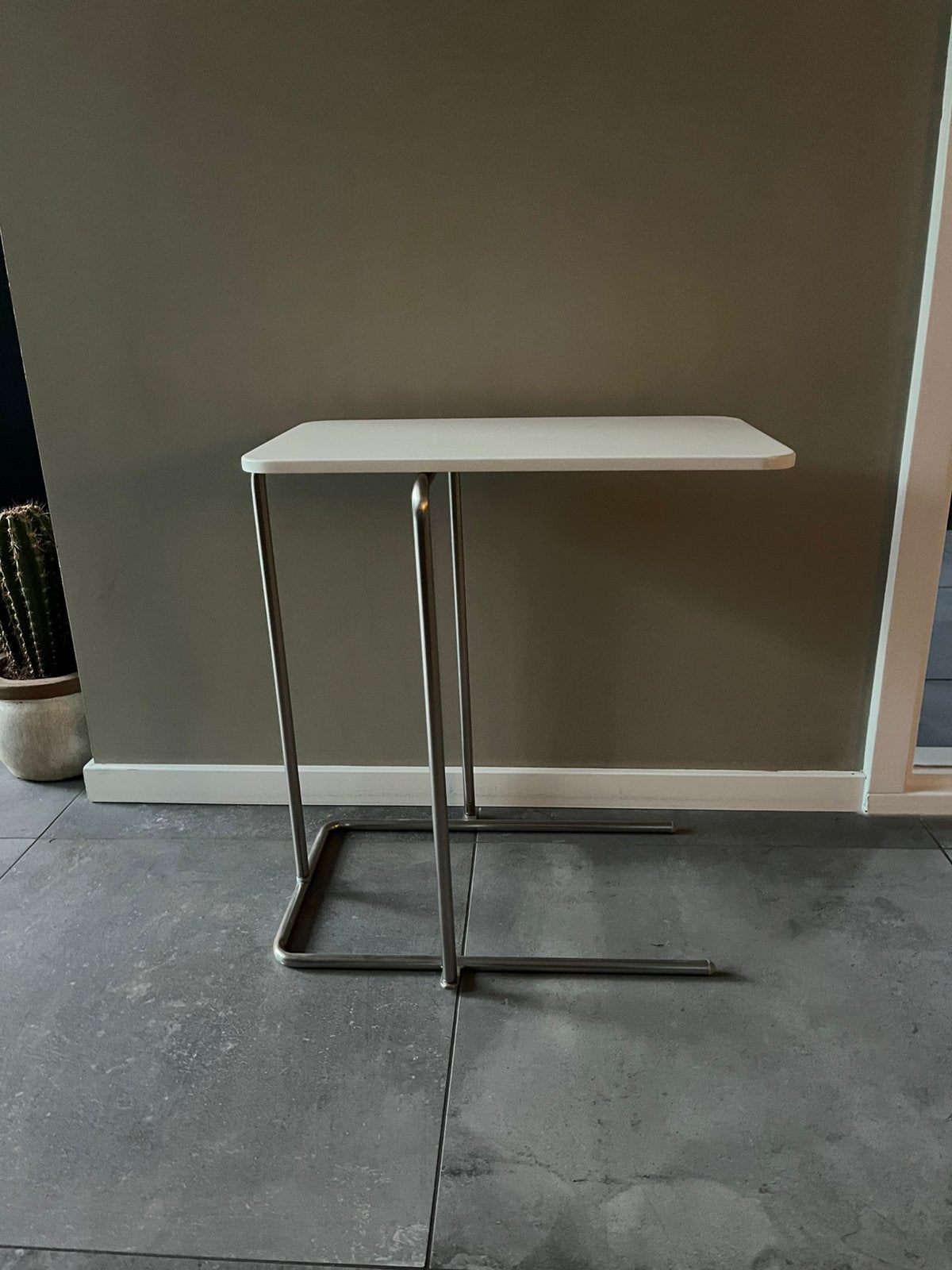 Ikea Rian bijzettafel, Ophalen, Zo goed als nieuw