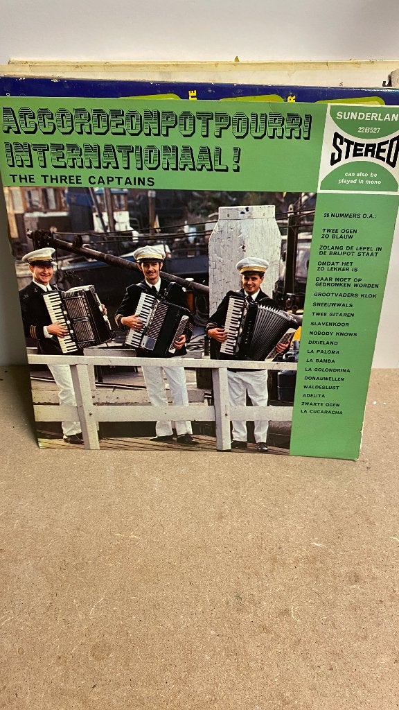 The Three Captains - Accordeonpotpourri Internationaal!, LP, Gebruikt, Overige genres, Ophalen of Verzenden