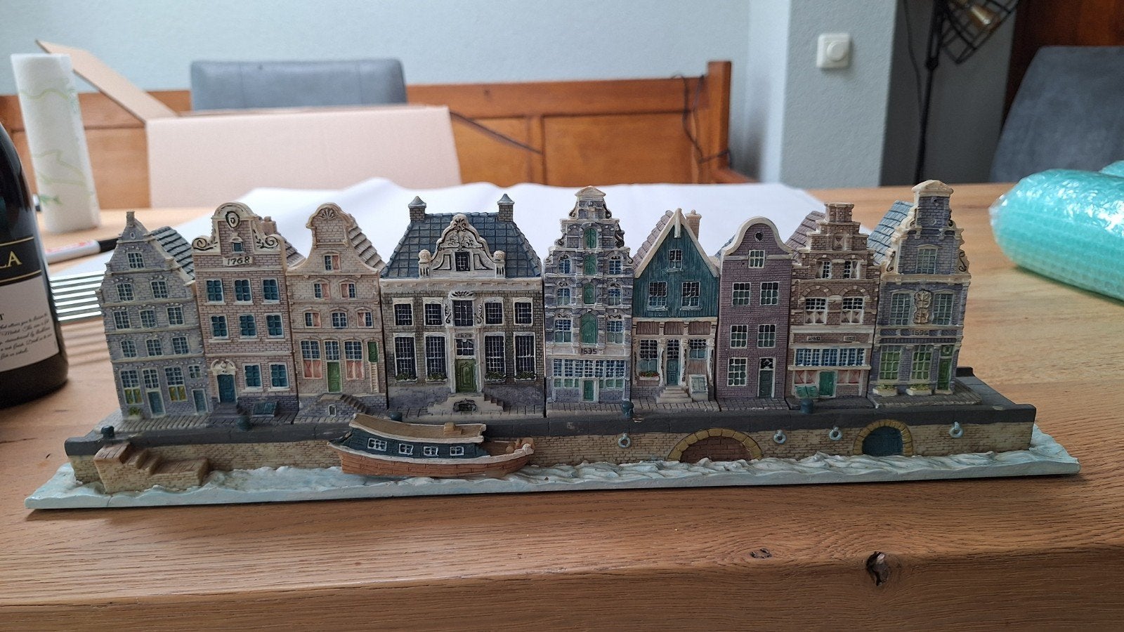 Miniatuur Amsterdamse grachtenpanden met bootje, Ophalen of Verzenden, Zo goed als nieuw
