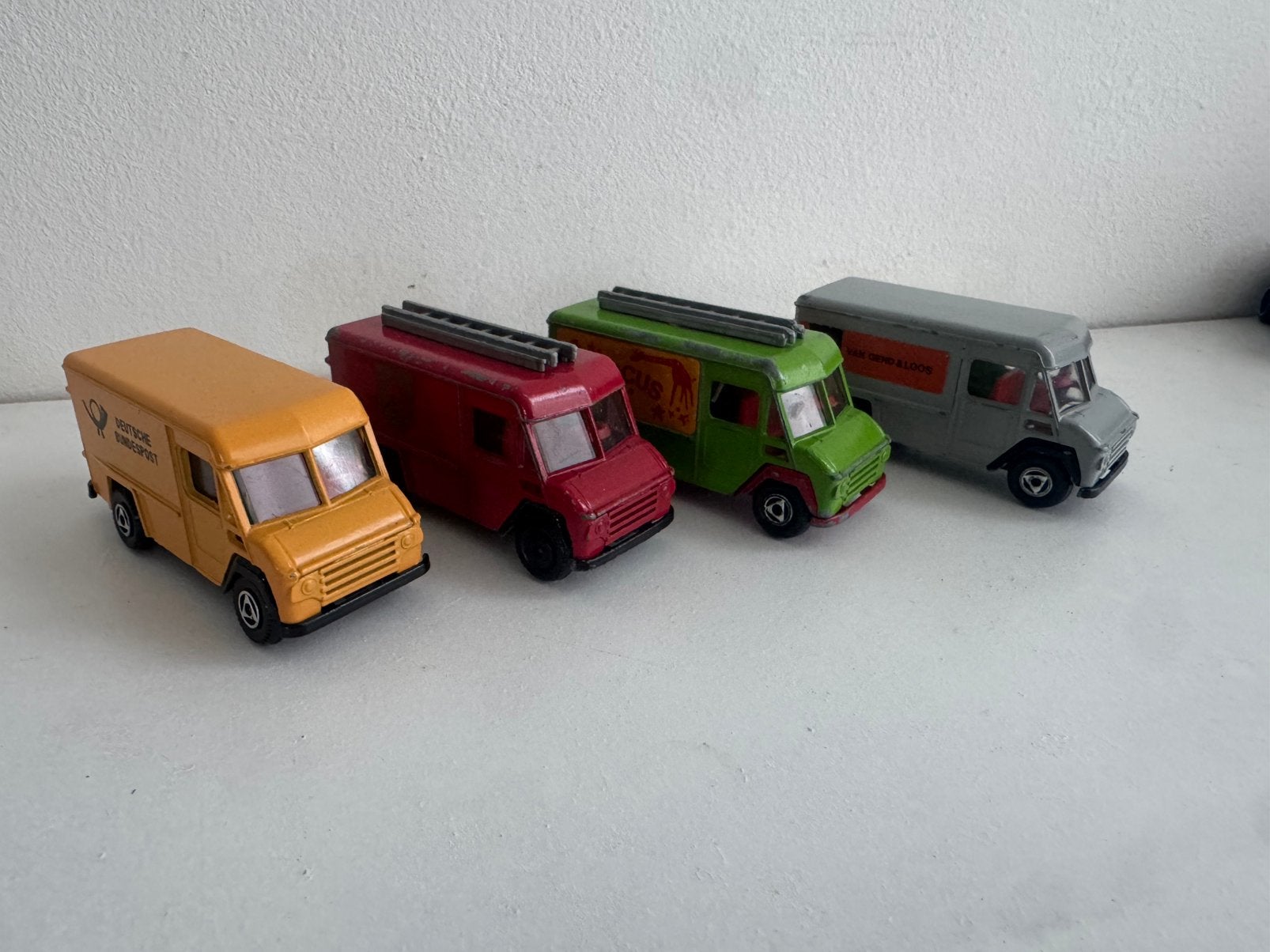 1:64 Commer 302 bestel busjes Efsi 4 stuks, Ophalen of Verzenden, Gebruikt, Bus of Vrachtwagen
