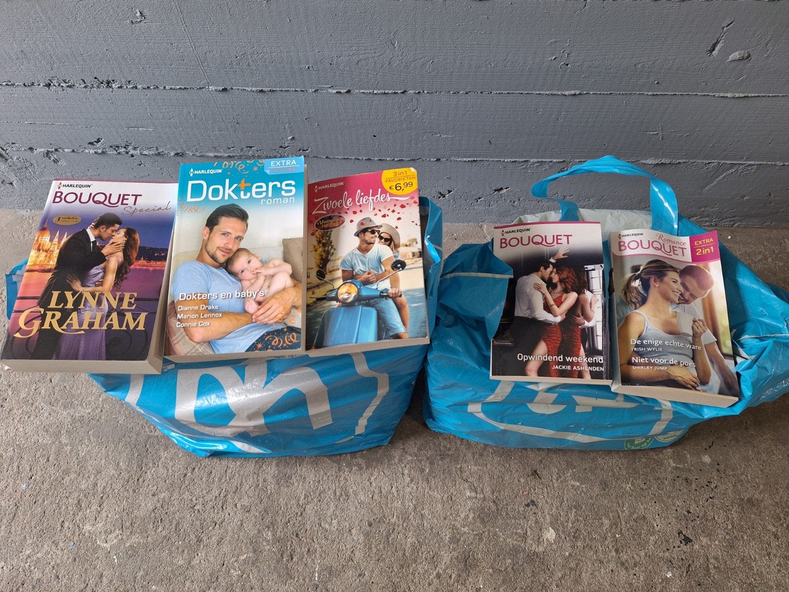2 tassen pocketboekjes romannetjes, Ophalen, Gelezen