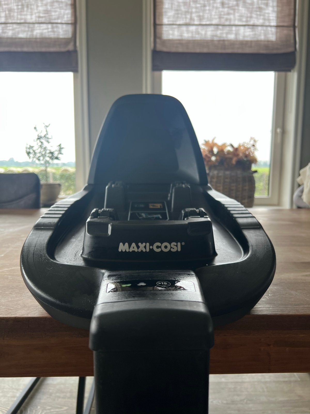 Foto 3 van Maxi-Cosi FamilyFix3 ISOFIX Base - Zo goed als nieuw