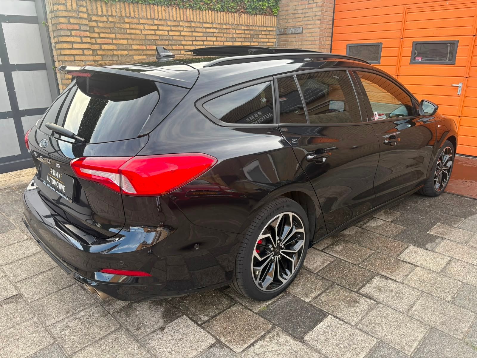 Ford Focus Wagon 1.5 EcoBoost ST Line / Panorama dak!, Auto's, Ford, 1345 kg, Stof, Zwart, Zwart