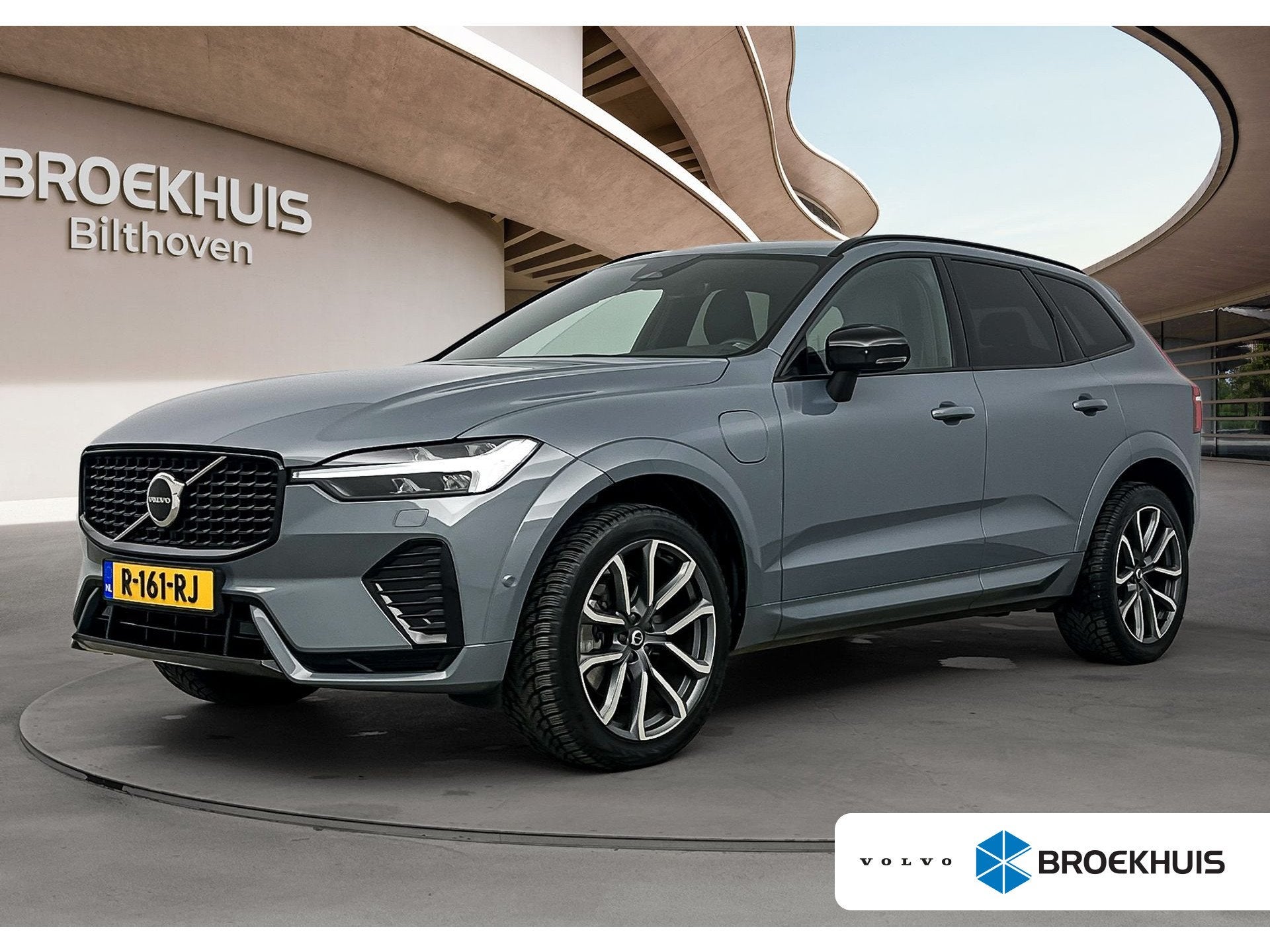 Volvo XC60 T6 R-Design, Gebruikt, 4 cilinders, 138 €/maand, Bedrijf