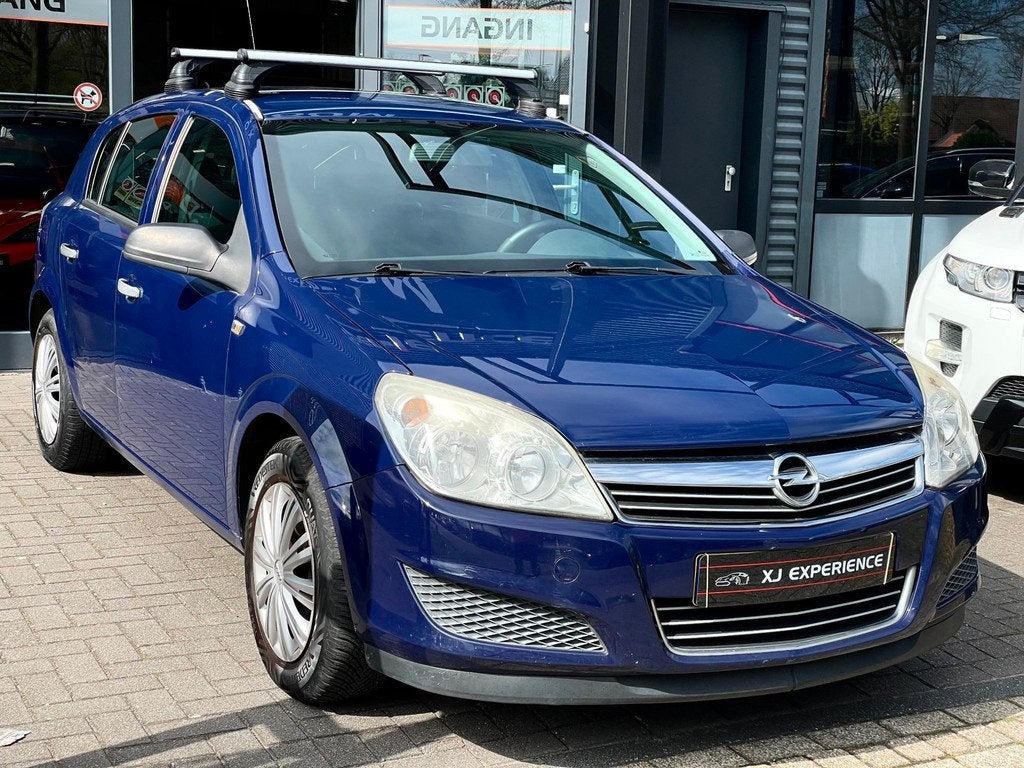 Opel Astra 1.4 Essentia, Stof, Gebruikt, Zwart, 4 cilinders