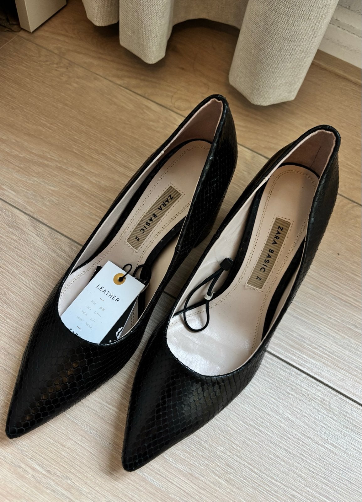 Nieuwe Zara hakken - 38, Kleding | Dames, Schoenen, Pumps, Zwart, Nieuw, Ophalen of Verzenden
