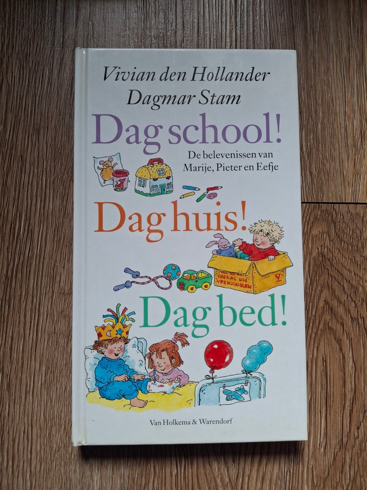 Vivian den Hollander - Dag school! Dag huis! Dag bed!, Fictie algemeen, Vivian den Hollander, Ophalen of Verzenden, Zo goed als nieuw