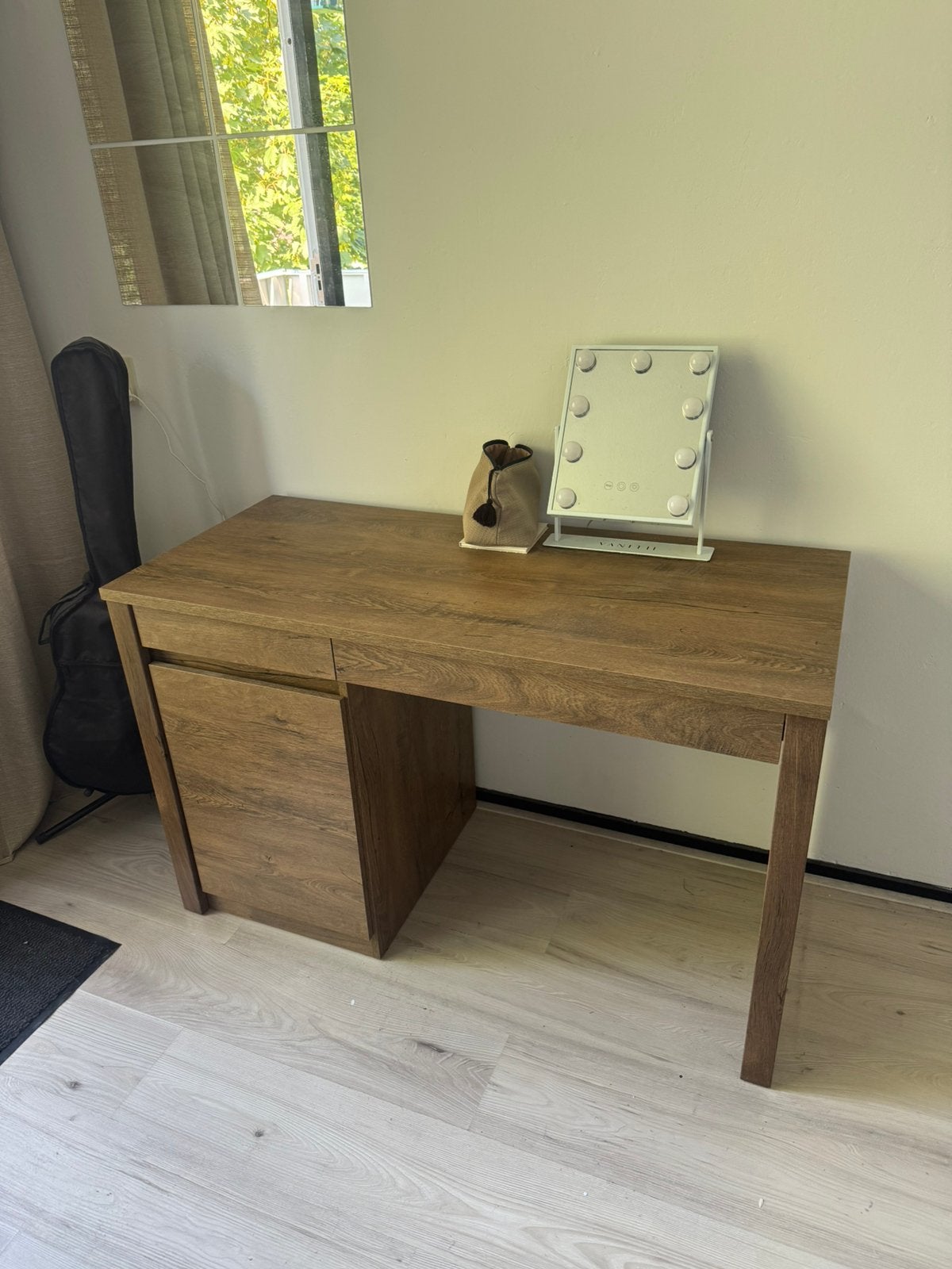Bureau JYSK, Huis en Inrichting, Bureaus, Zo goed als nieuw, Ophalen