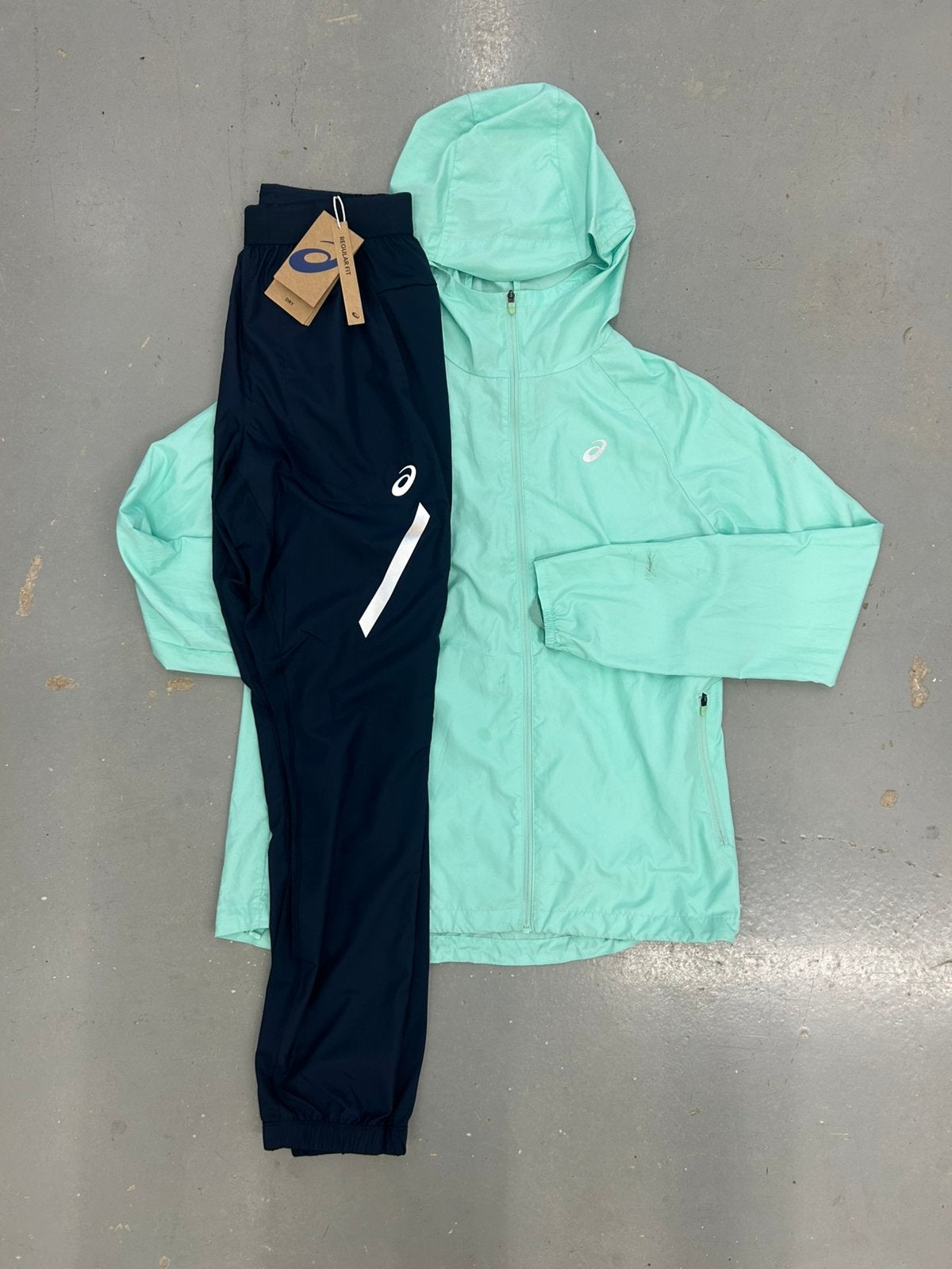 Asics lite show trainingspak blauw maat s (origineel), Kleding | Heren, Ophalen of Verzenden, Zo goed als nieuw, Blauw
