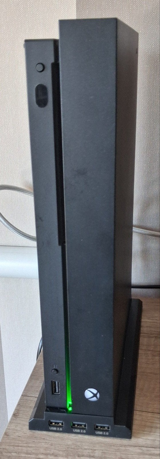 Xbox One X 4K 1TB met Far Cry 6, 2 controllers en cooldock, Spelcomputers en Games, Ophalen, Met 2 controllers, 1 TB, Gebruikt