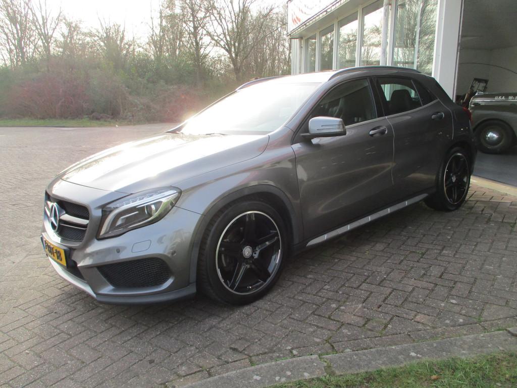 Mercedes-Benz GLA 200 Ambition Automaat! Kilometerstand Nap!, Auto's, Gebruikt, 715 kg, Navigatiesysteem, Bedrijf