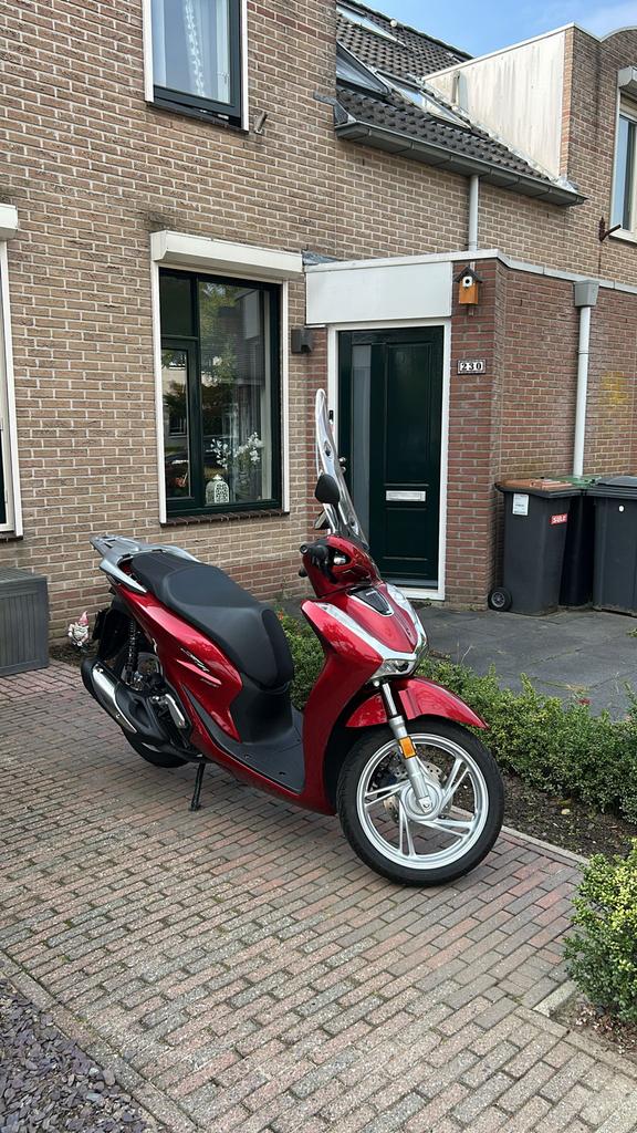 Honda SH 150 uit 2021 - Zo goed als nieuw!, Occasion, Particulier, 11 kW of minder, Minimaal motorrijbewijs A2