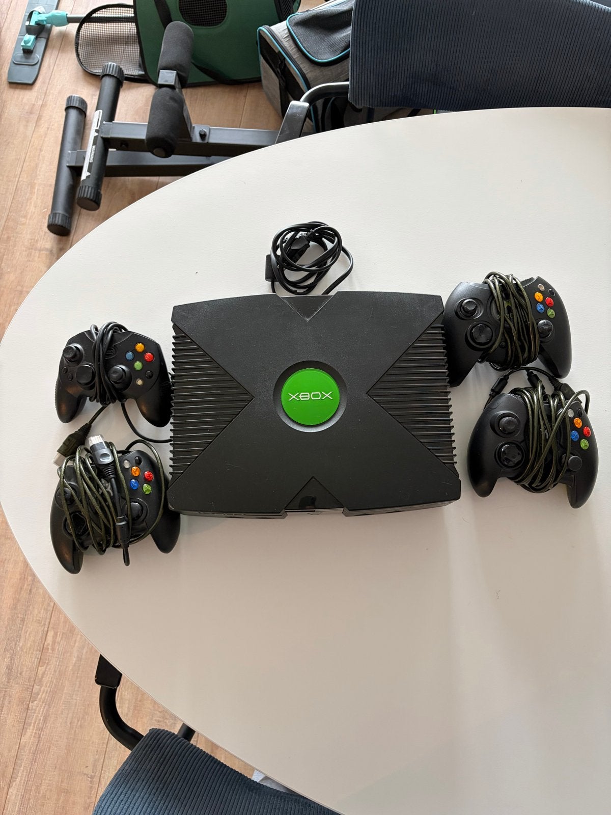 Originele Xbox met 4 controllers en stroomkabel, Spelcomputers en Games, Ophalen, Gebruikt, Met 3 controllers of meer