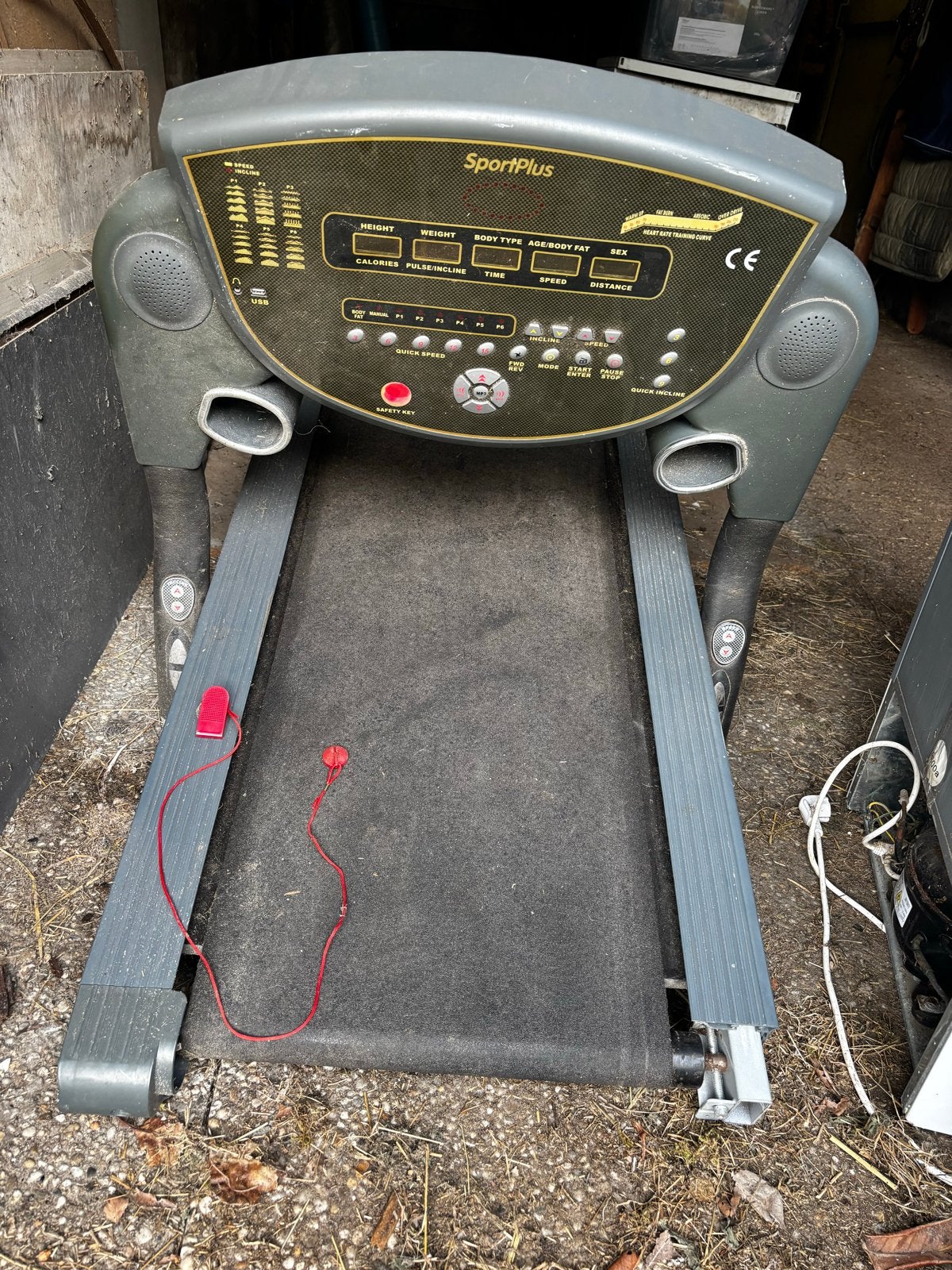 Gratis af te halen: Loopband (moet schoongemaakt worden), Sport en Fitness, Fitnessapparatuur, Ophalen, Gebruikt, Metaal, Loopband