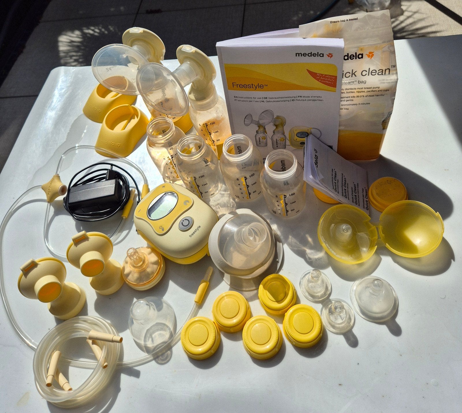 Medela Freestyle Dubbele Borstkolf met Veel Extra's en tas, Ophalen of Verzenden, Gebruikt