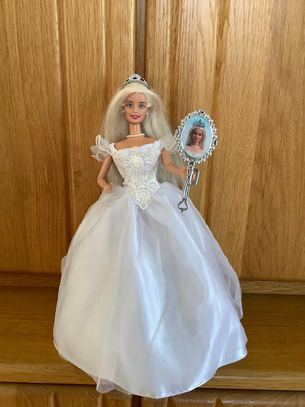 Princes Bride Barbie #28251 met toverspiegel uit 2001, Verzamelen, Poppen, Ophalen of Verzenden, Gebruikt, Fashion Doll