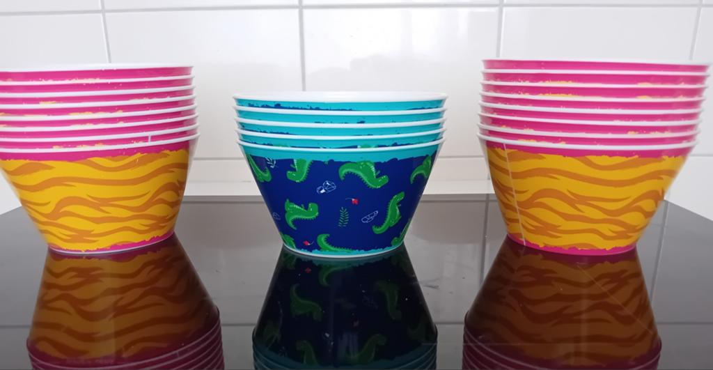 Buitenservies Dinerborden voor kinderen. 21 stuks .Compleet, Huis en Inrichting, Keuken | Servies, Ophalen, Nieuw, Bord(en)