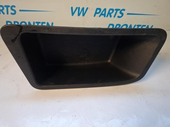 Opbergvak van een Alfa Romeo Stelvio, Gebruikt, -, Verzenden, -