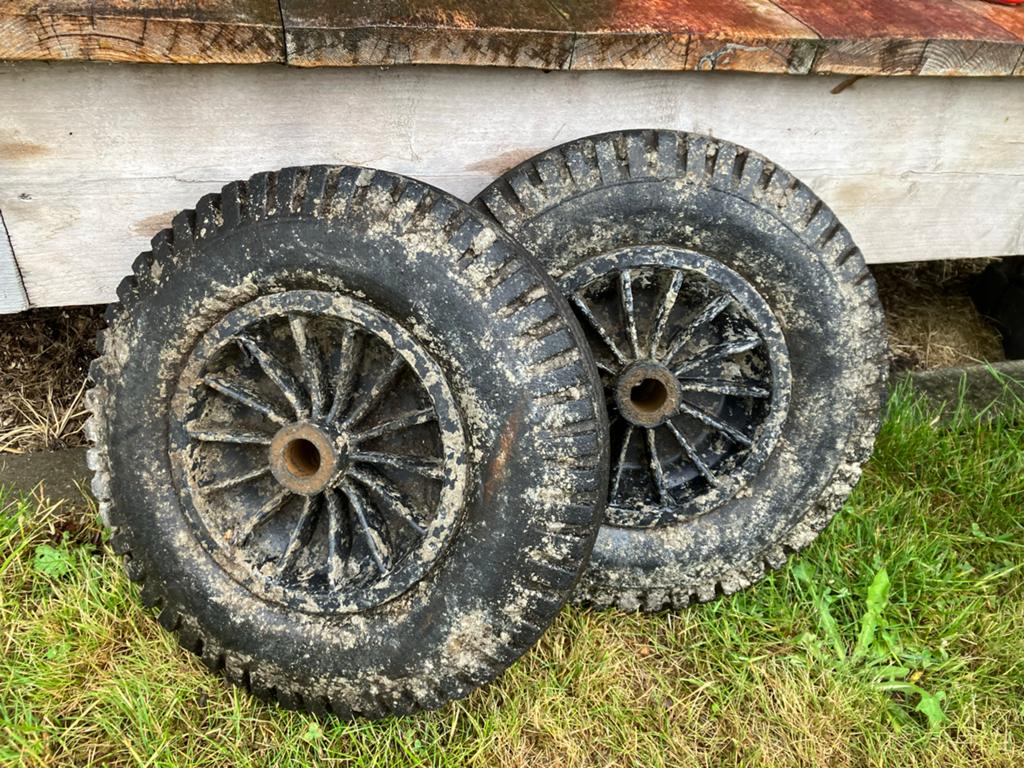 Twee massieve wielen voor kruiwagen of kar, Ophalen of Verzenden, Gebruikt