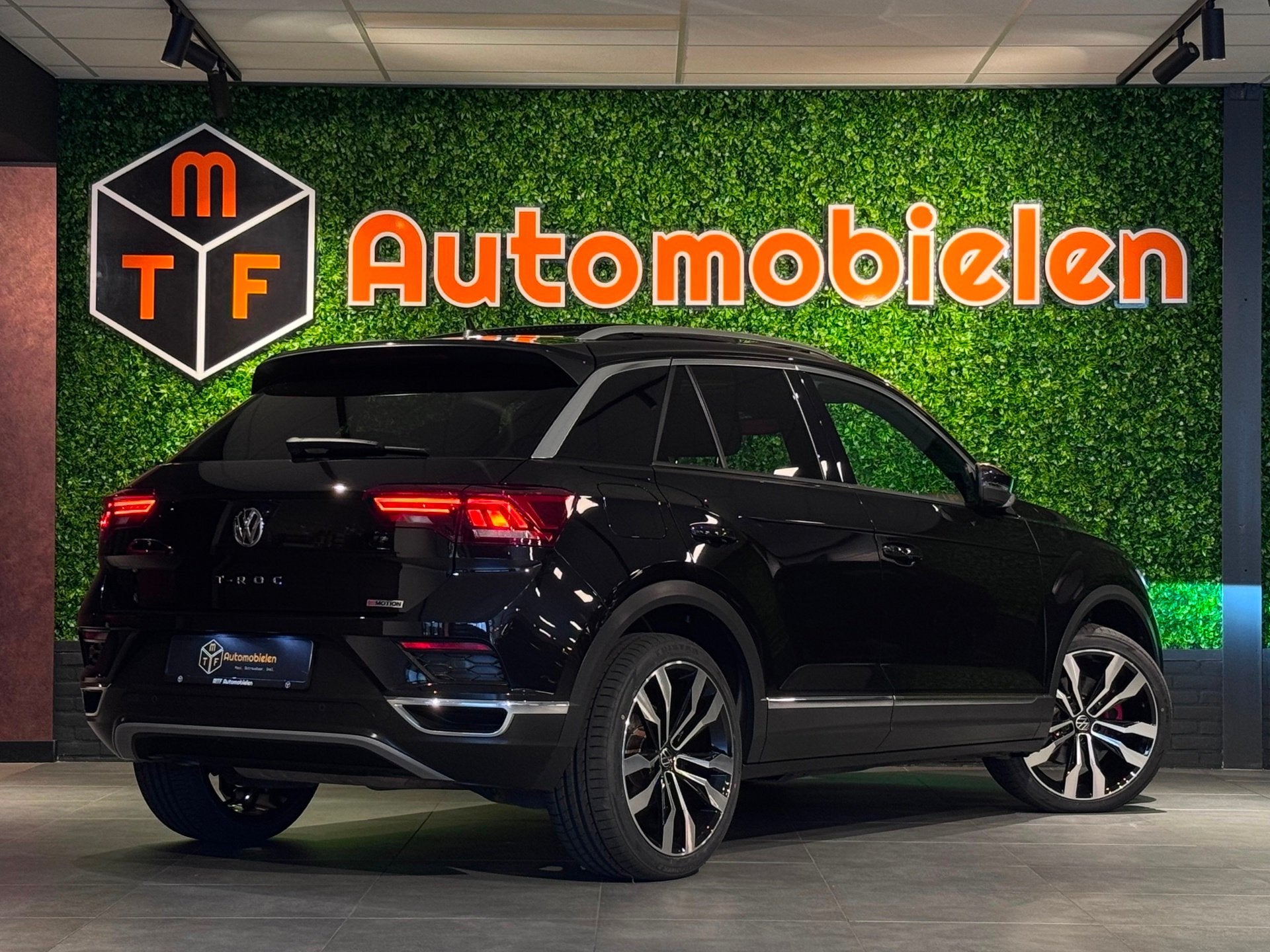 Volkswagen T-Roc 2.0 TSI 4MOTION SPORT 190 PK |PANO|VIRTUAL|, Automaat, Dealer onderhouden, Gebruikt, Zwart