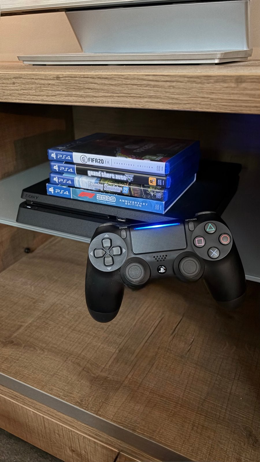 PlayStation 4  met controller en 4 games, Ophalen, Met games, Zo goed als nieuw, Met 1 controller