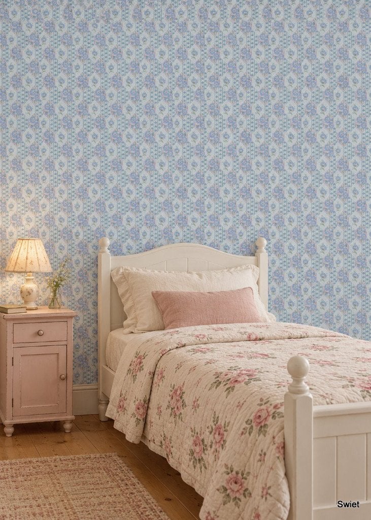 14171 Behang uit jaren 80 met blauwe en roze bloempjes swiet, Ophalen of Verzenden, Roze