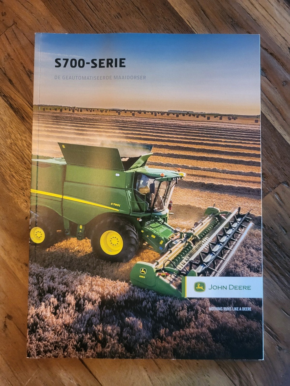tractor folder John Deere S700 serie, Boeken, Catalogussen en Folders, Ophalen of Verzenden, Zo goed als nieuw