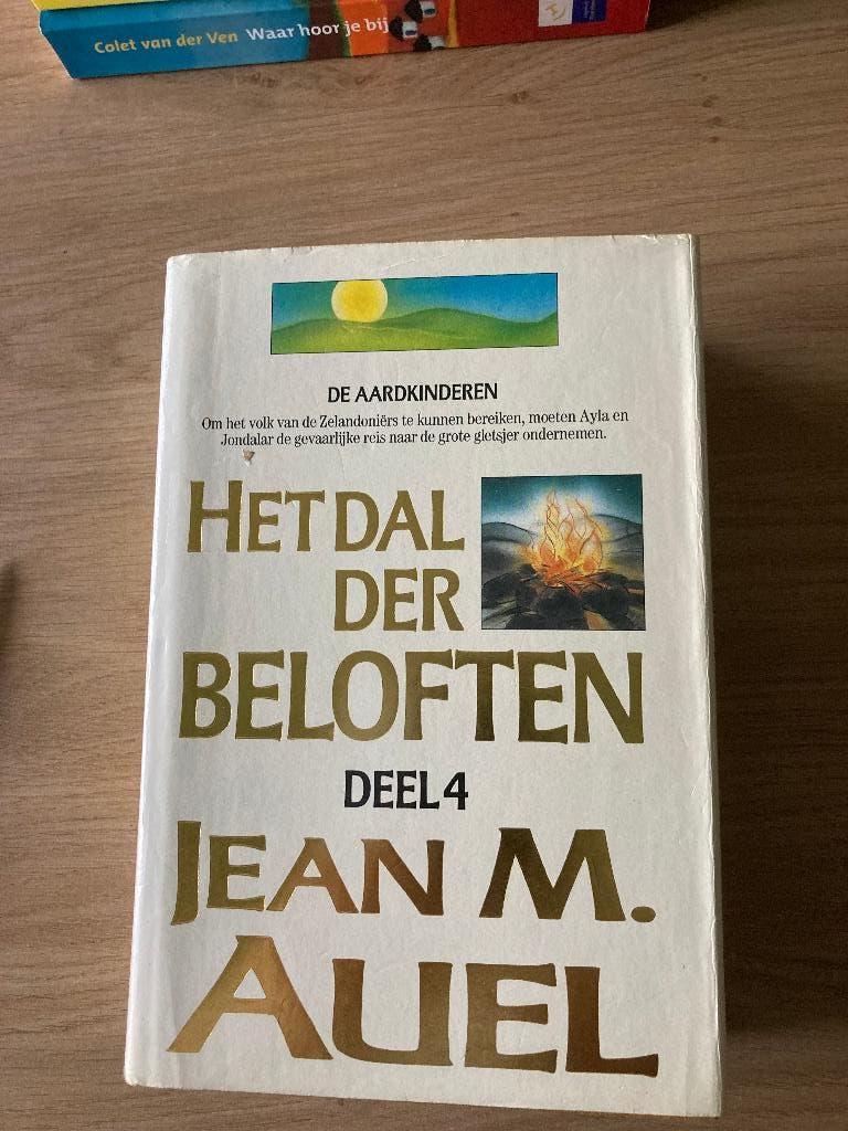 Boek Jean M. Auel, Boeken, Fantasy, Ophalen of Verzenden, Gelezen