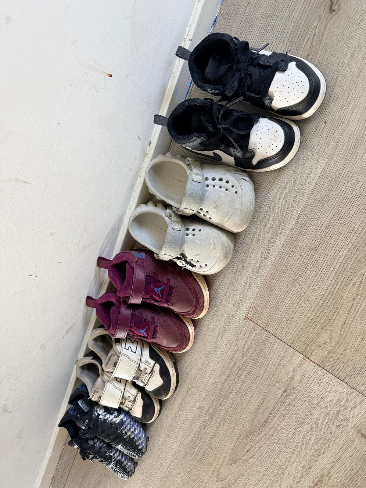 Jongens schoenen maat 26 - Nike, Jordan, New Balance, Crocs, Ophalen of Verzenden, Gebruikt, Jongen, Sportschoenen