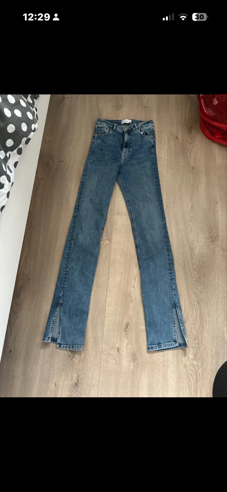 Zara spijkerbroek met split - Maat W27/34, Ophalen of Verzenden, Zo goed als nieuw, Blauw, W27 (confectie 34) of kleiner