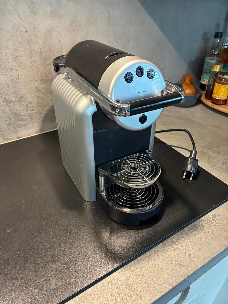 Nespresso Pro Zenius Koffiezetapparaat Zilver/Zwart, Witgoed en Apparatuur, Koffiezetapparaten, Afneembaar waterreservoir, Gebruikt