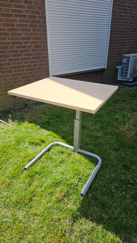 Ruimtebesparend bureau/tafel voor computer of  (3D)printer, Ophalen