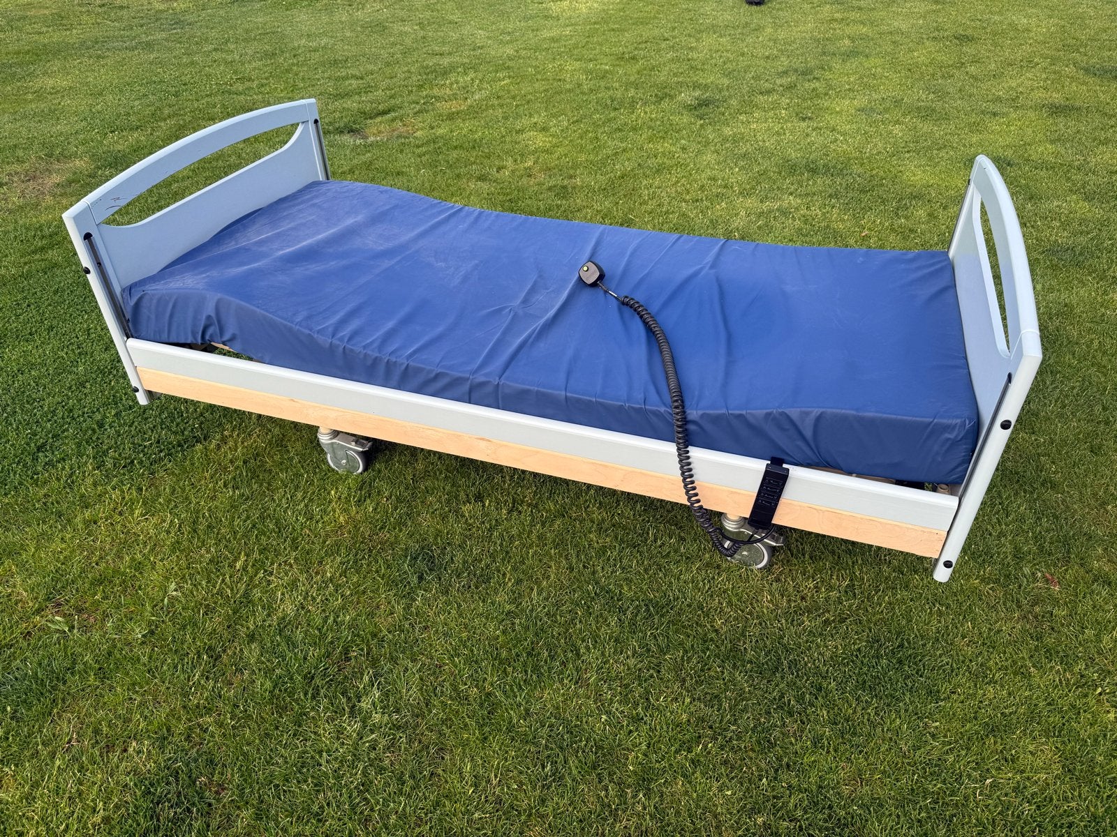 Verstelbaar eenpersoonsbed met matras, Huis en Inrichting, Slaapkamer | Bedden, Ophalen, Gebruikt