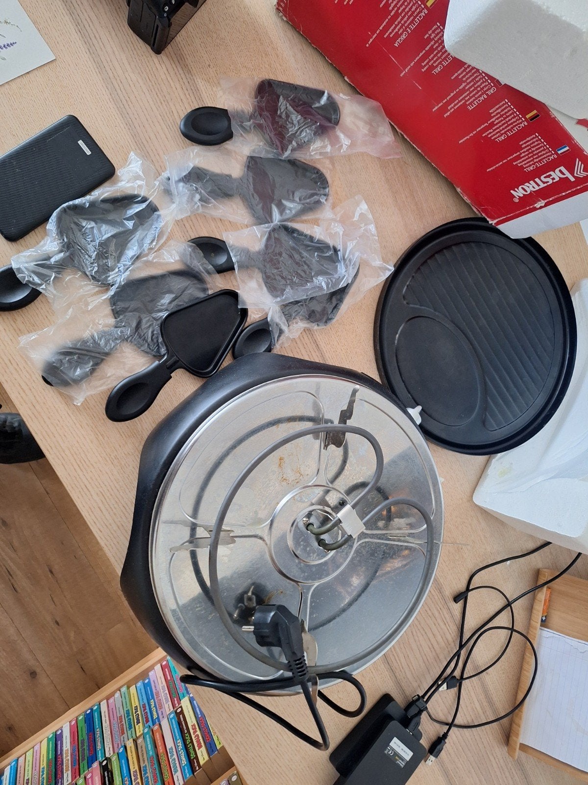 Bestron Raclette Grill met 6 pannetjes, Ophalen, Zo goed als nieuw, 4 t/m 7 personen
