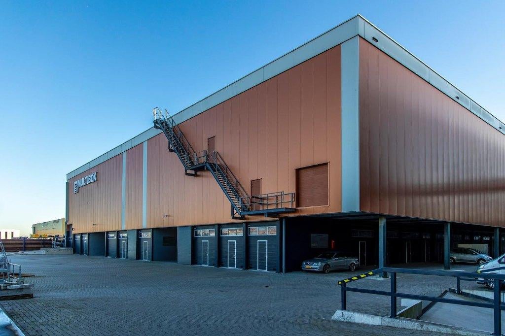 GARAGE BOX / OPSLAGBOX AAN DE KERKEPLAAT IN DORDRECHT.